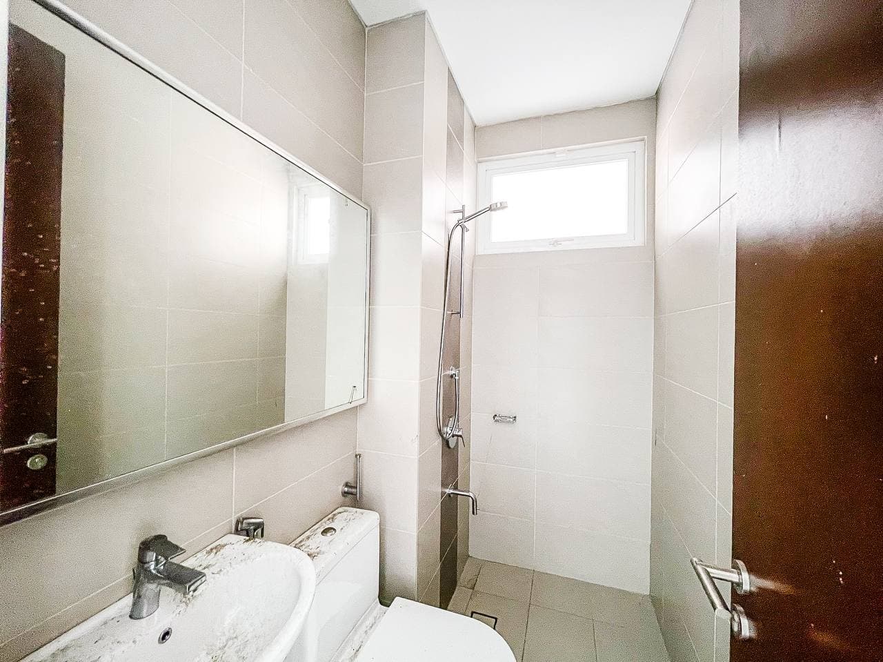 SPACIOUS 3 Storey Lagenda Waterfront Home Selangor - photo 13