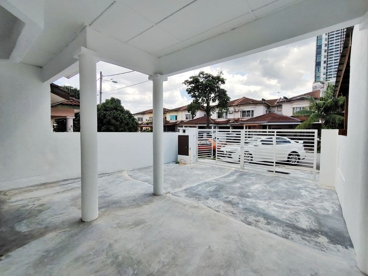 NEWLY PAINTED 2 Storey Seksyen 8 Bandar Baru Bangi - photo 3
