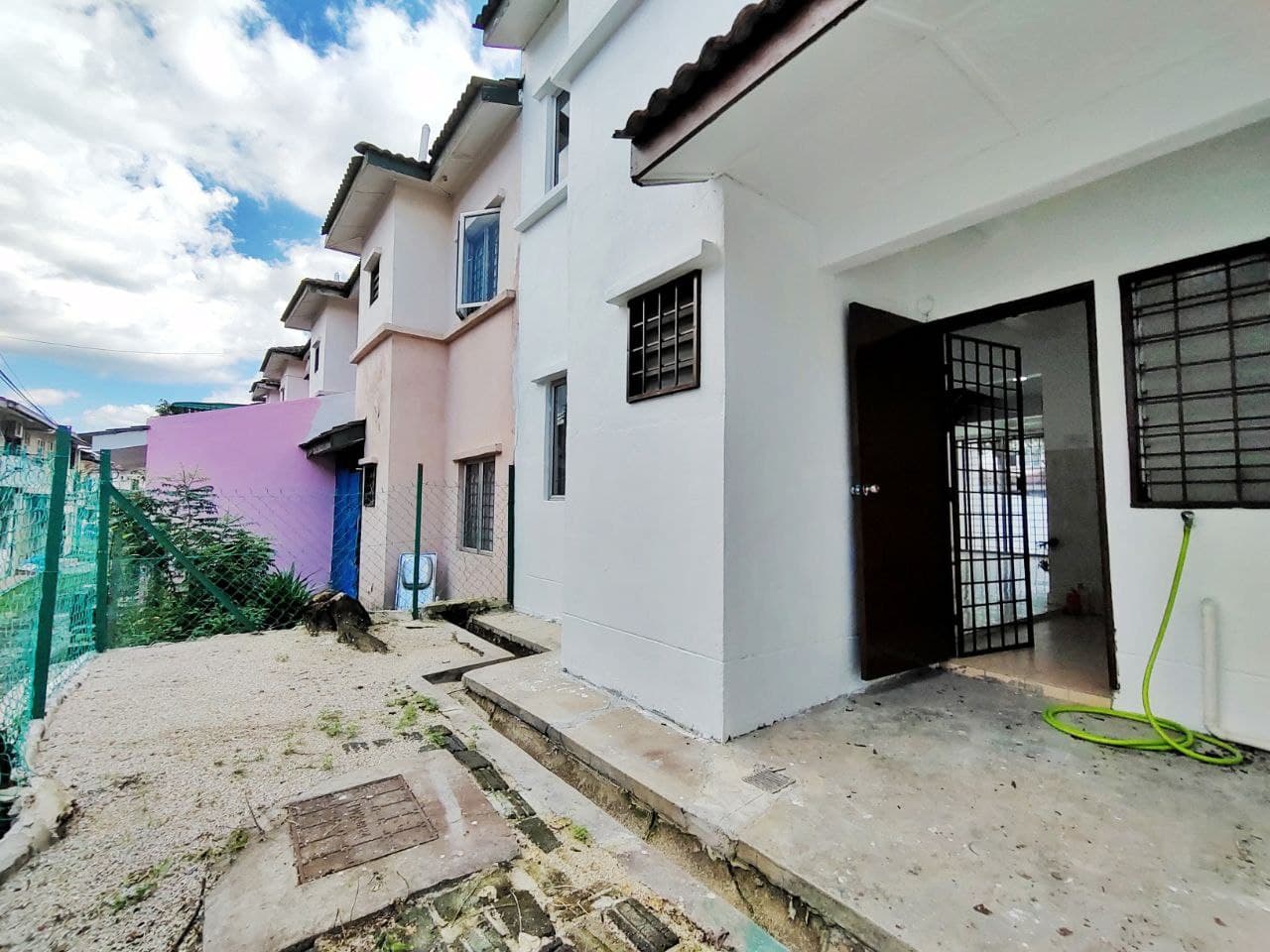 NEWLY PAINTED 2 Storey Seksyen 8 Bandar Baru Bangi - photo 4