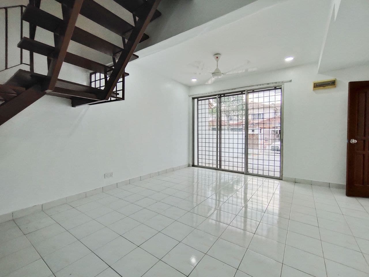 NEWLY PAINTED 2 Storey Seksyen 8 Bandar Baru Bangi - photo 6