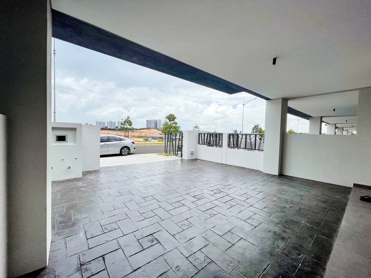 FACING OPEN 2 Storey Sarenia City Sepang - photo 2