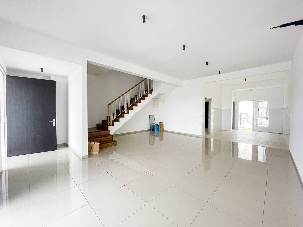 FACING OPEN 2 Storey Sarenia City Sepang - photo 3