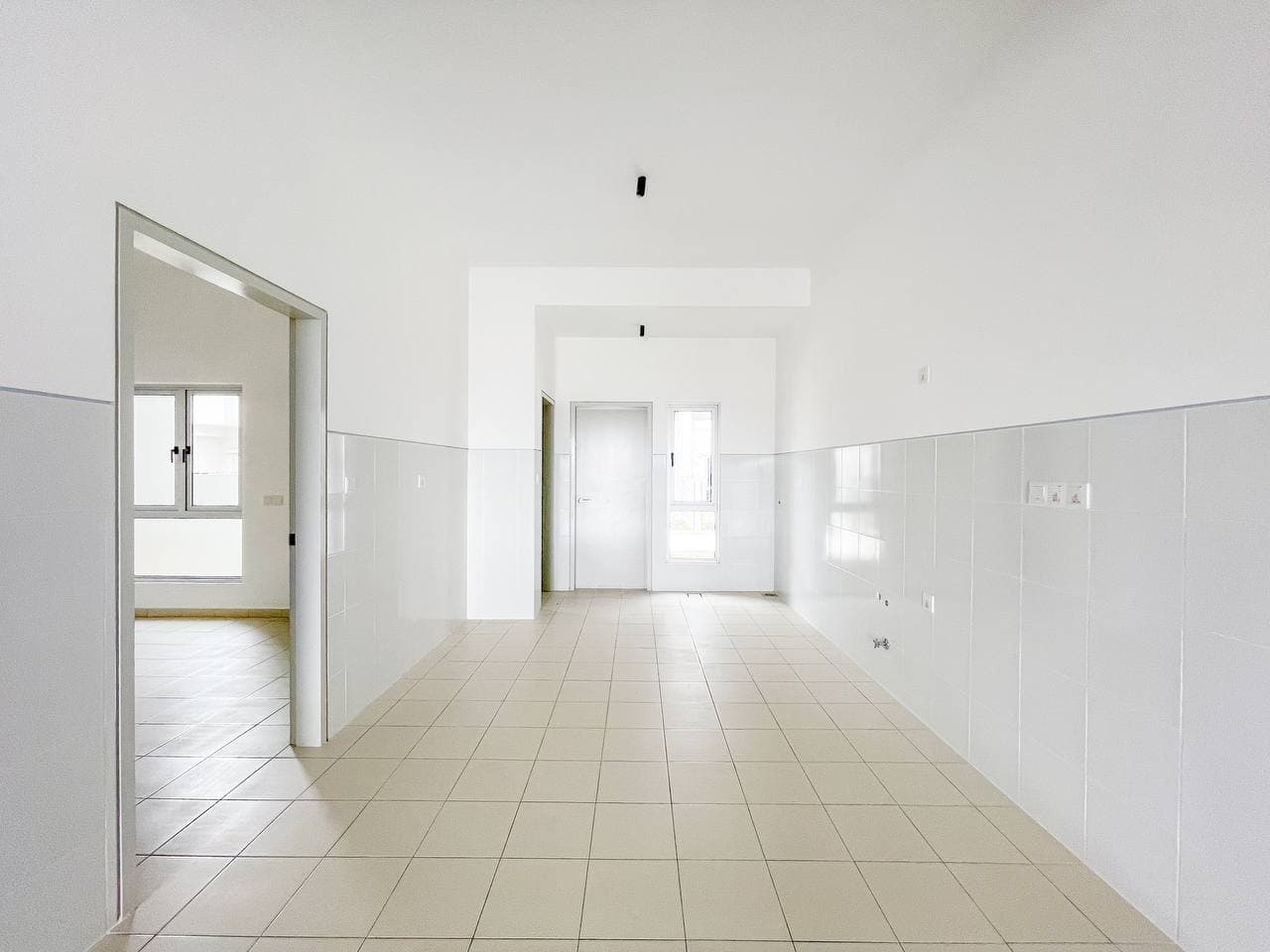 FACING OPEN 2 Storey Sarenia City Sepang - photo 4
