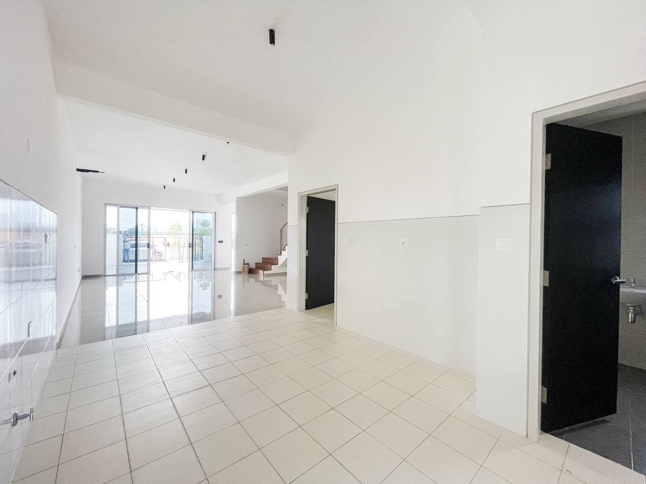 FACING OPEN 2 Storey Sarenia City Sepang - photo 7