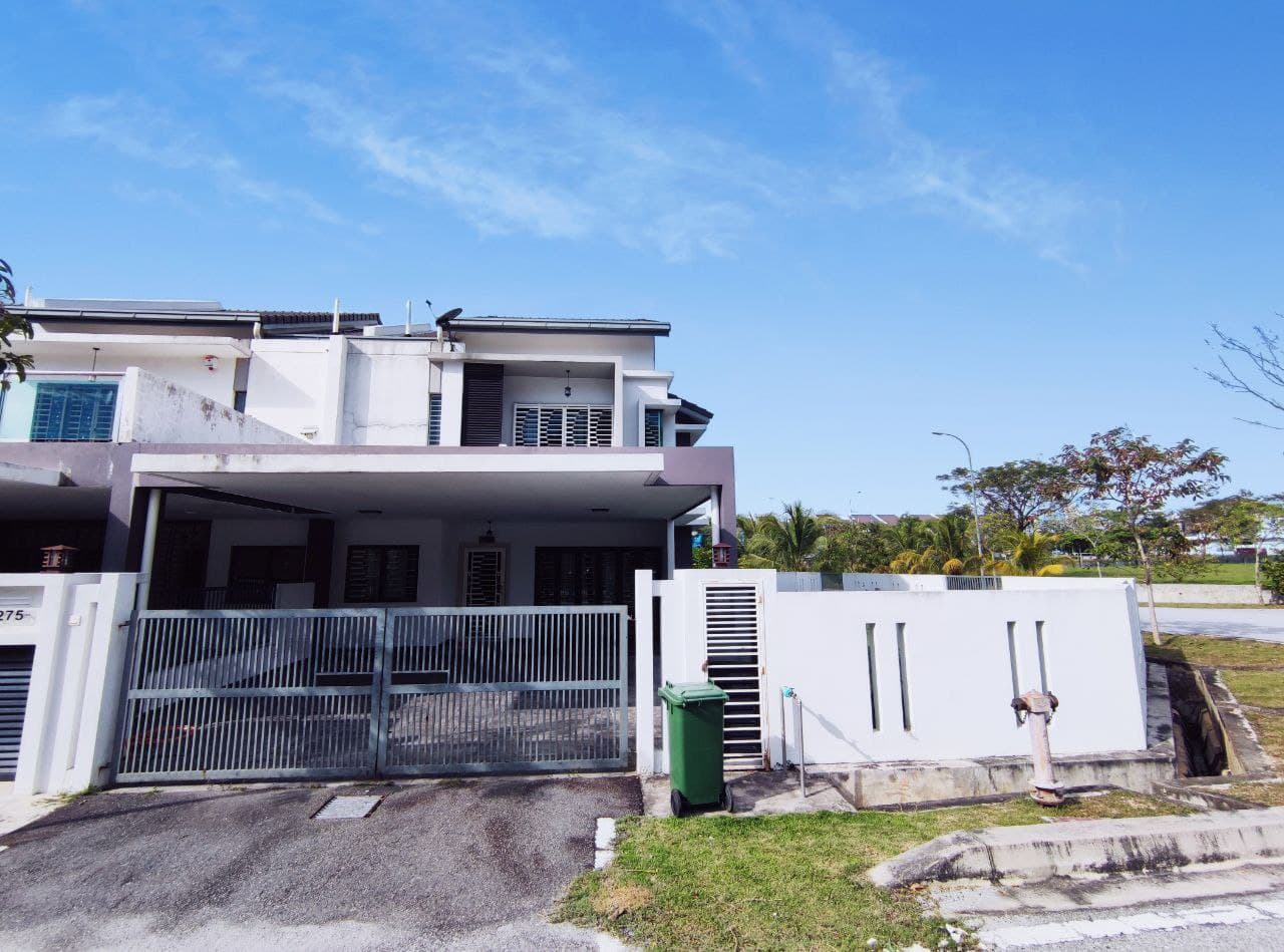 CORNER LOT 2 Storey Laman Delfina Nilai - photo 2