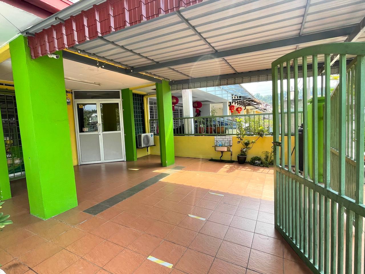 CORNER LOT 2 Storey Taman Puncak Jalil 2 - photo 3