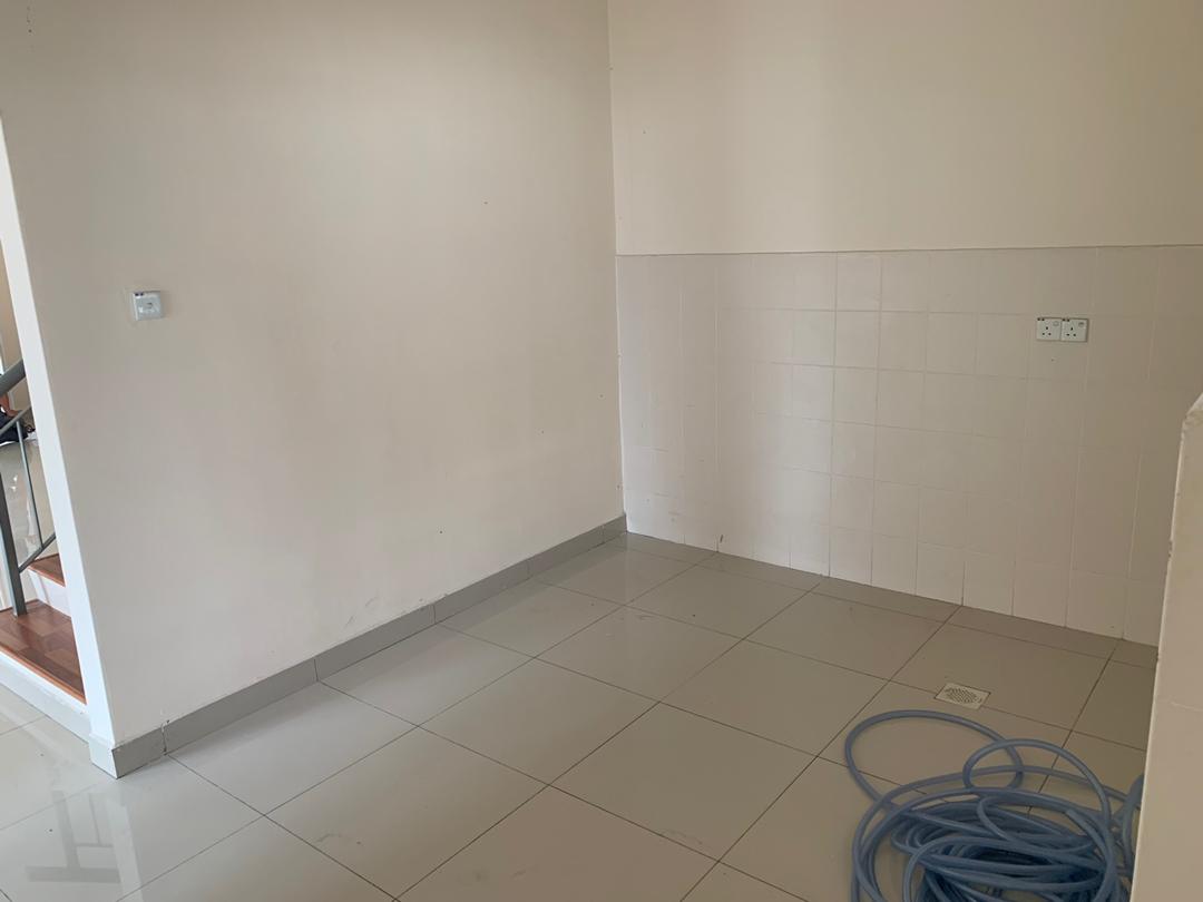 CORNER LOT 2 Storey Taman Putra Impian Puchong - photo 7