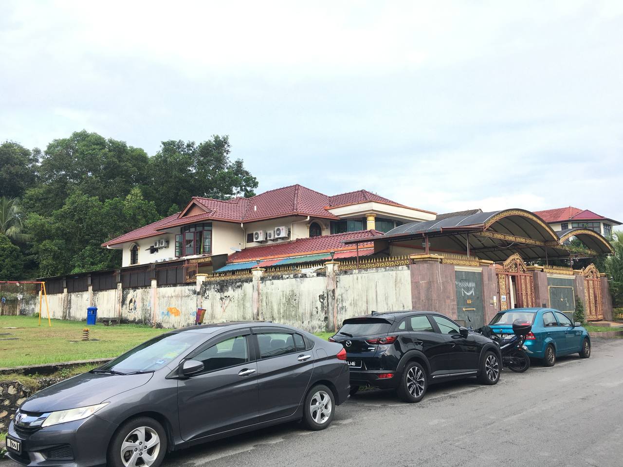 END LOT 2 Storey Bandar Tun Hussein Onn Cheras - photo 2