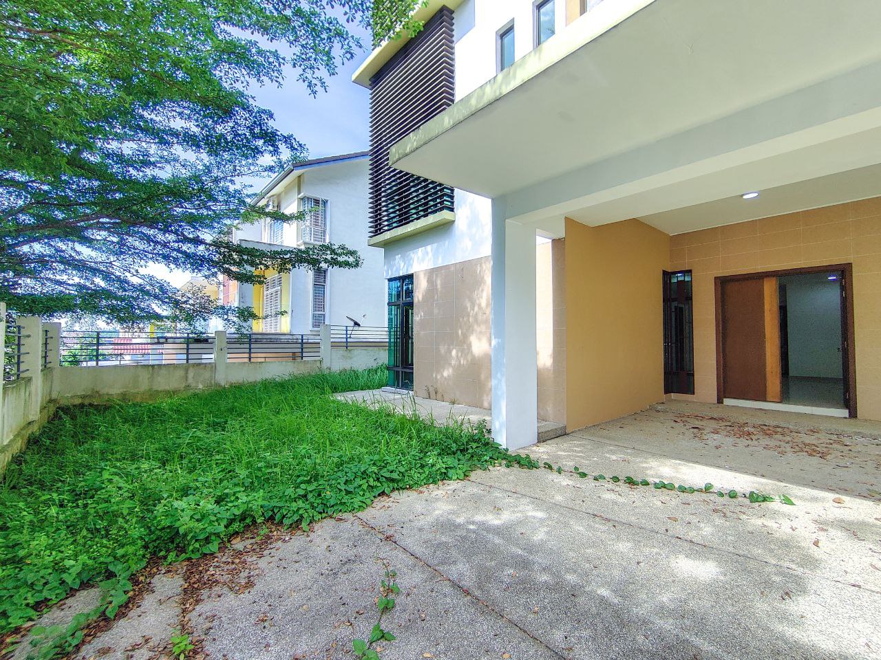 SPACIOUS 3 Storey D Impian Tropika Seri Kembangan - photo 3