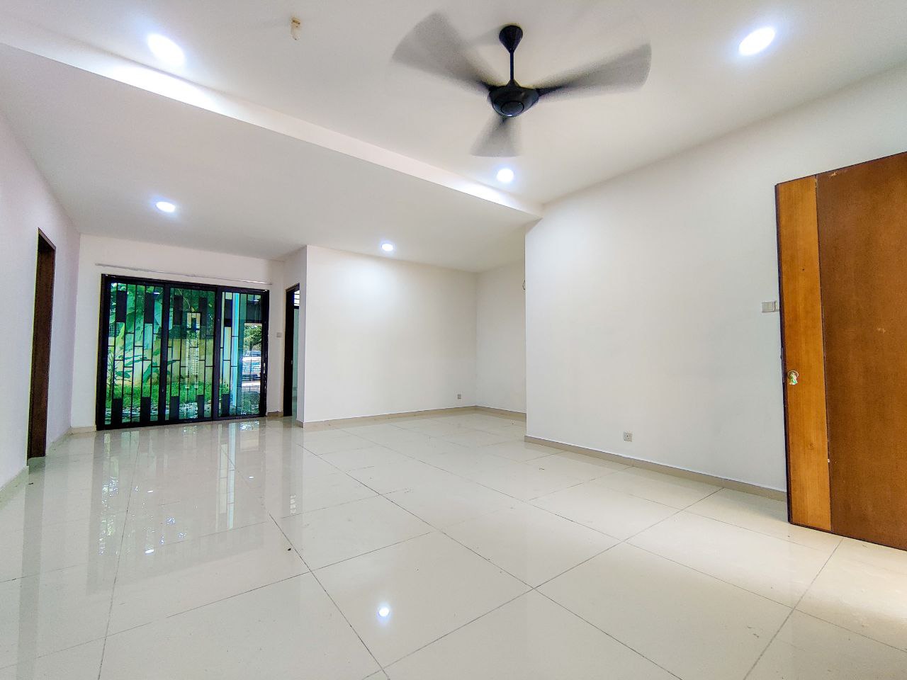 SPACIOUS 3 Storey D Impian Tropika Seri Kembangan - photo 7