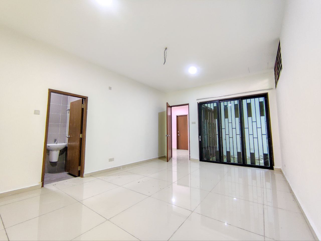 SPACIOUS 3 Storey D Impian Tropika Seri Kembangan - photo 8