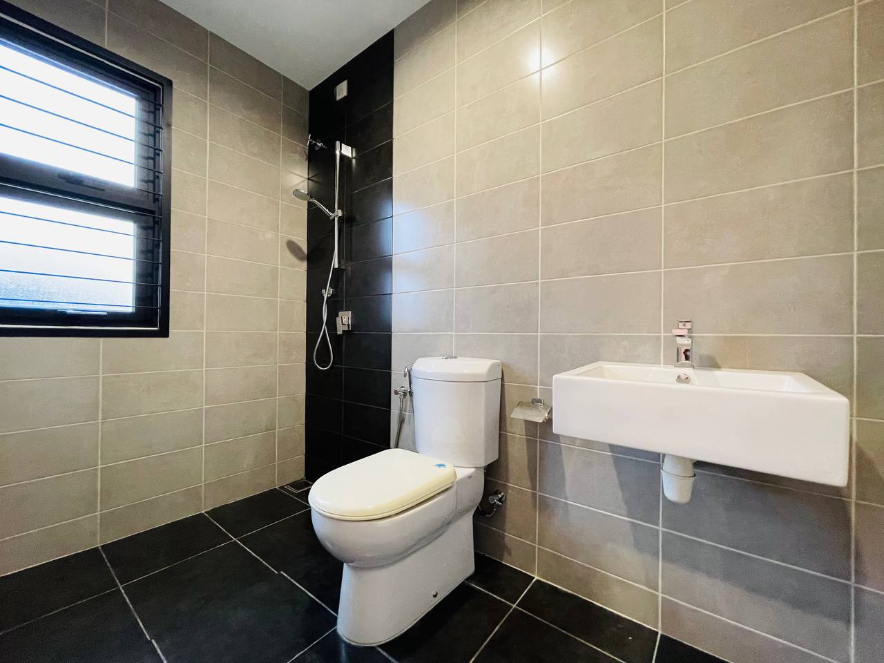 RENOVATED 2 Storey Cahaya Alam U12 Shah Alam - photo 12