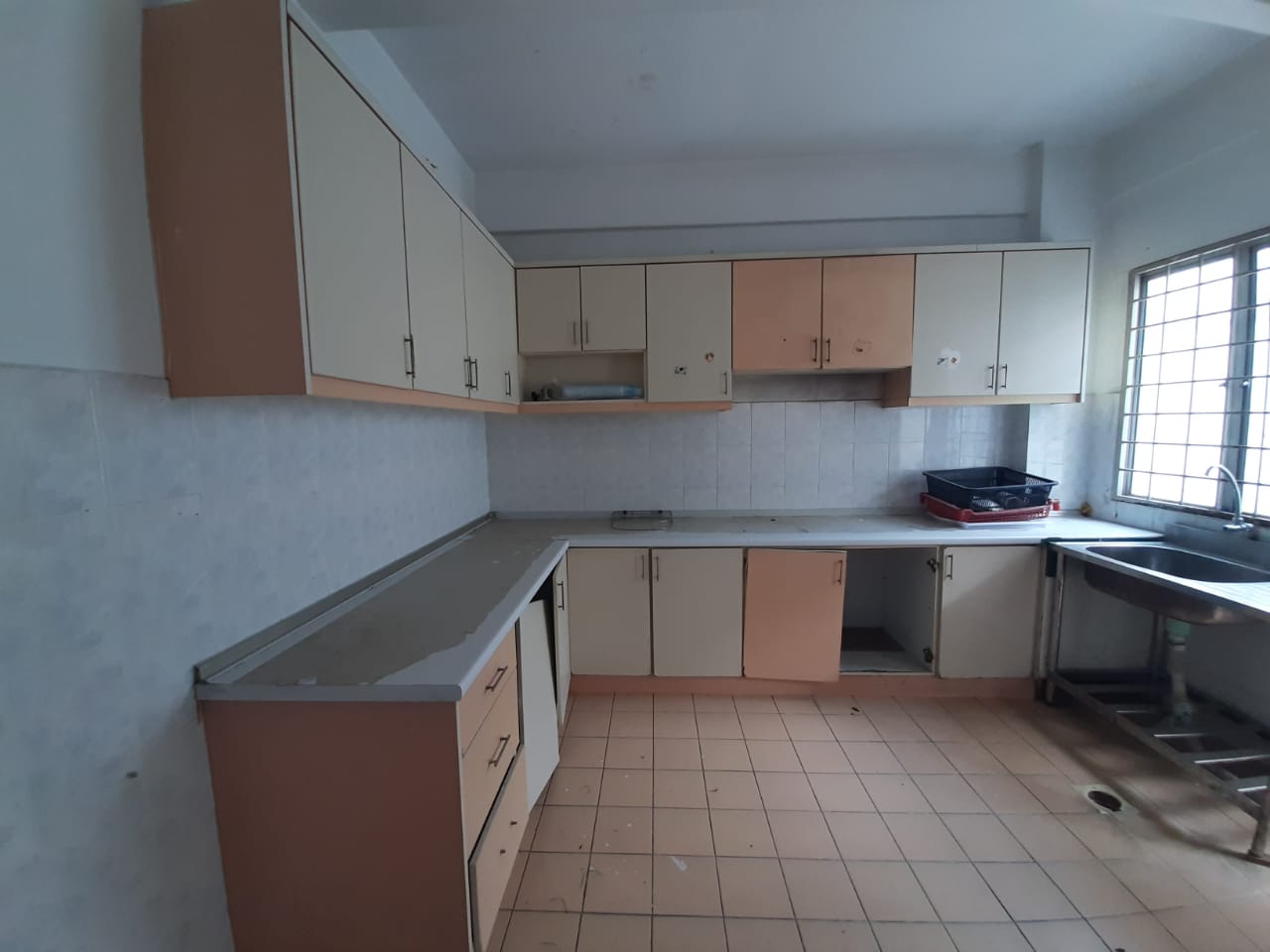 CORNER UNIT 1994 SQFT Sri Raya Apartment Kajang - photo 2