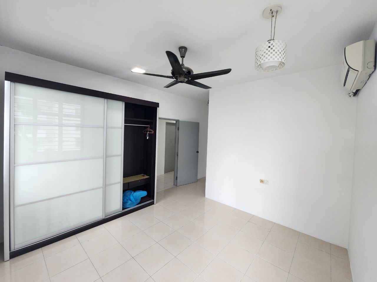 CORNER UNIT Pangsapuri Anggun Seksyen 4 Bangi - photo 2