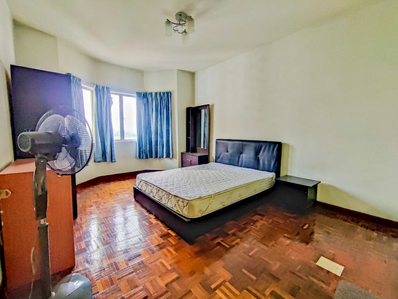 NEAR LRT Puncak Seri Kelana Condo Ara Damansara - photo 6