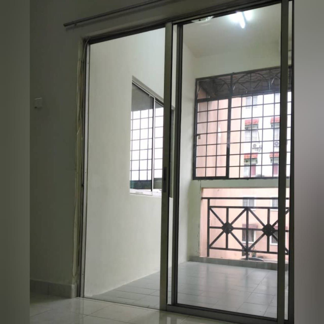 NEAR LRT LEVEL 1 Lotus Apartment Puchong - photo 3