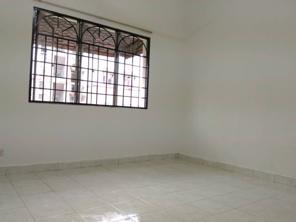 NEAR LRT LEVEL 1 Lotus Apartment Puchong - photo 4