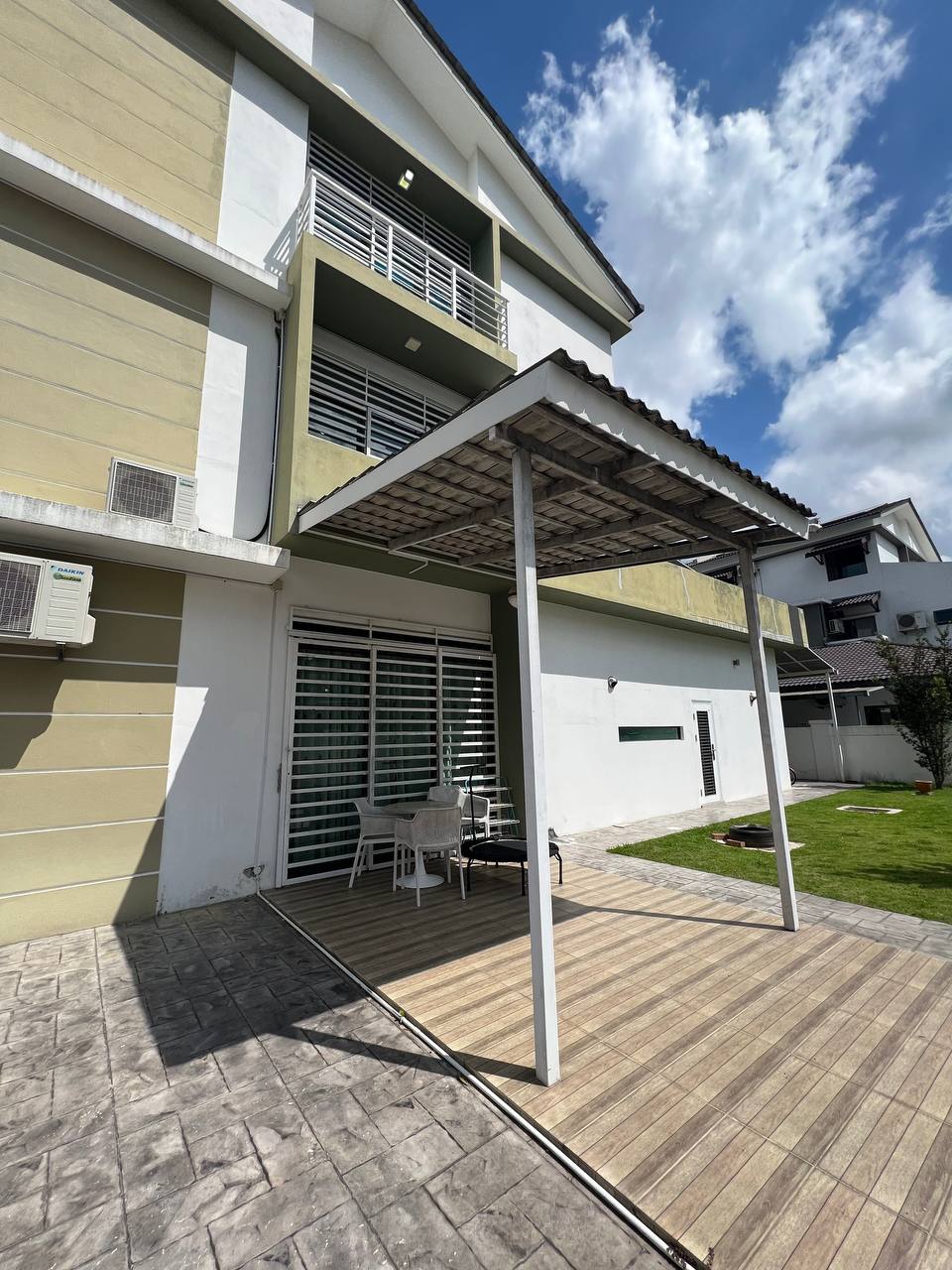 CORNER UNIT 3 Storey Semi D 28 Villa Seremban - photo 2