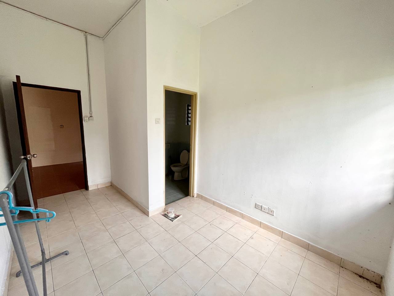 CORNER 2 Storey Taman Bunga Negara Seksyen 27 - photo 10