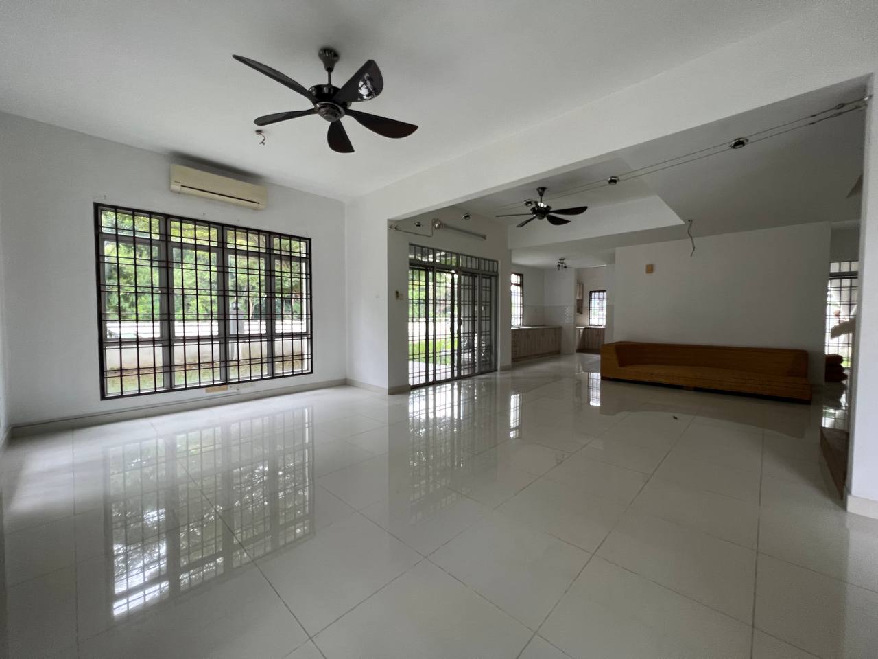 CORNER UNIT 2 Storey Semi D Saujana Villa Kajang - photo 2