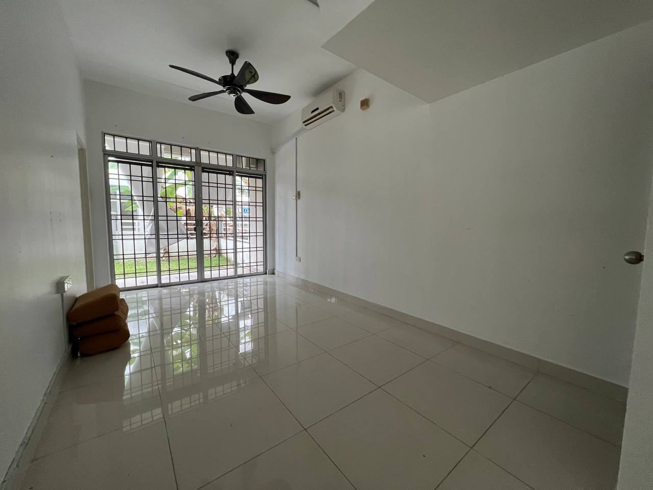 CORNER UNIT 2 Storey Semi D Saujana Villa Kajang - photo 4