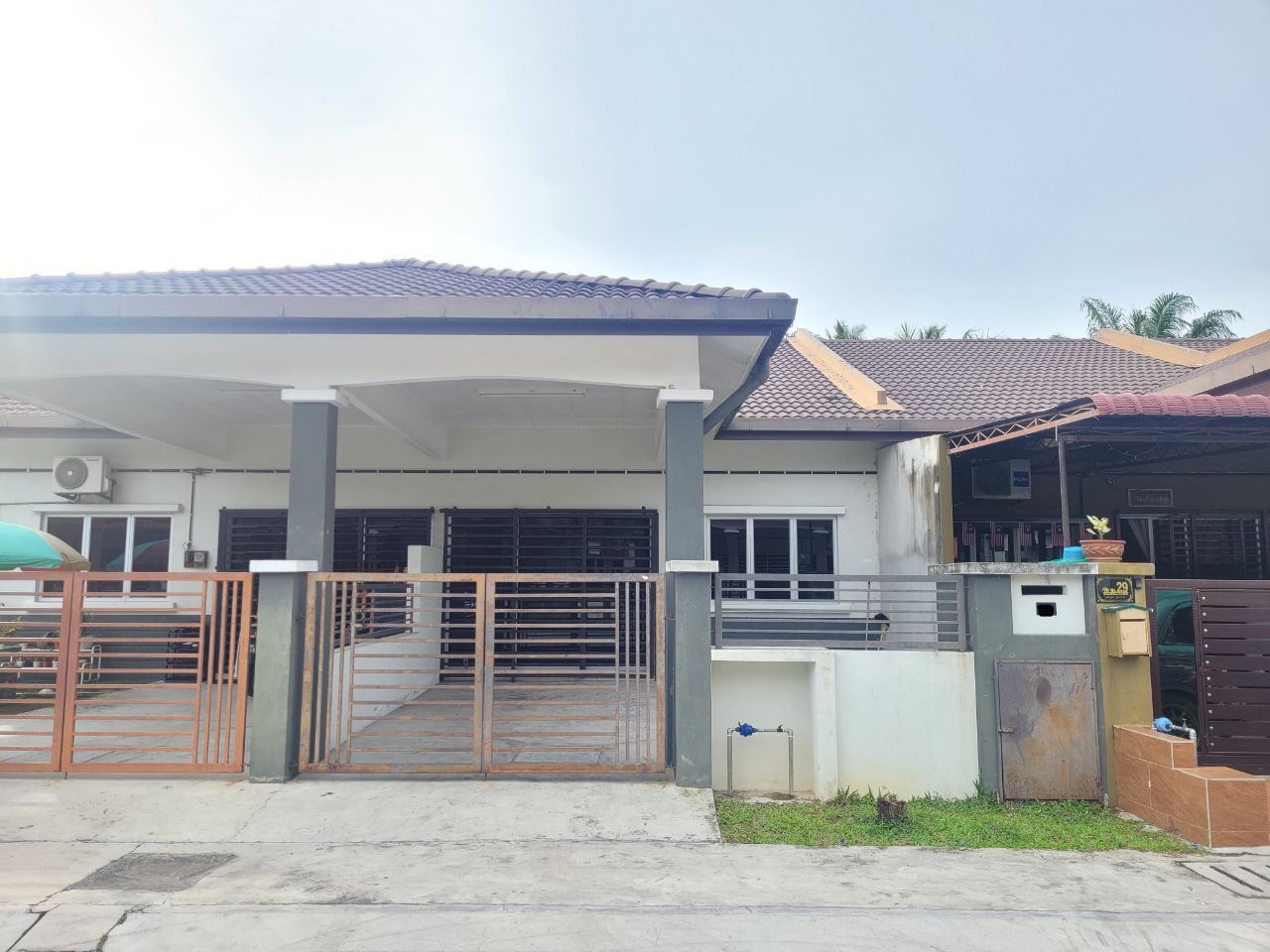 Single Storey Terrace Taman Jalan Ruyung, Kapar - photo 2
