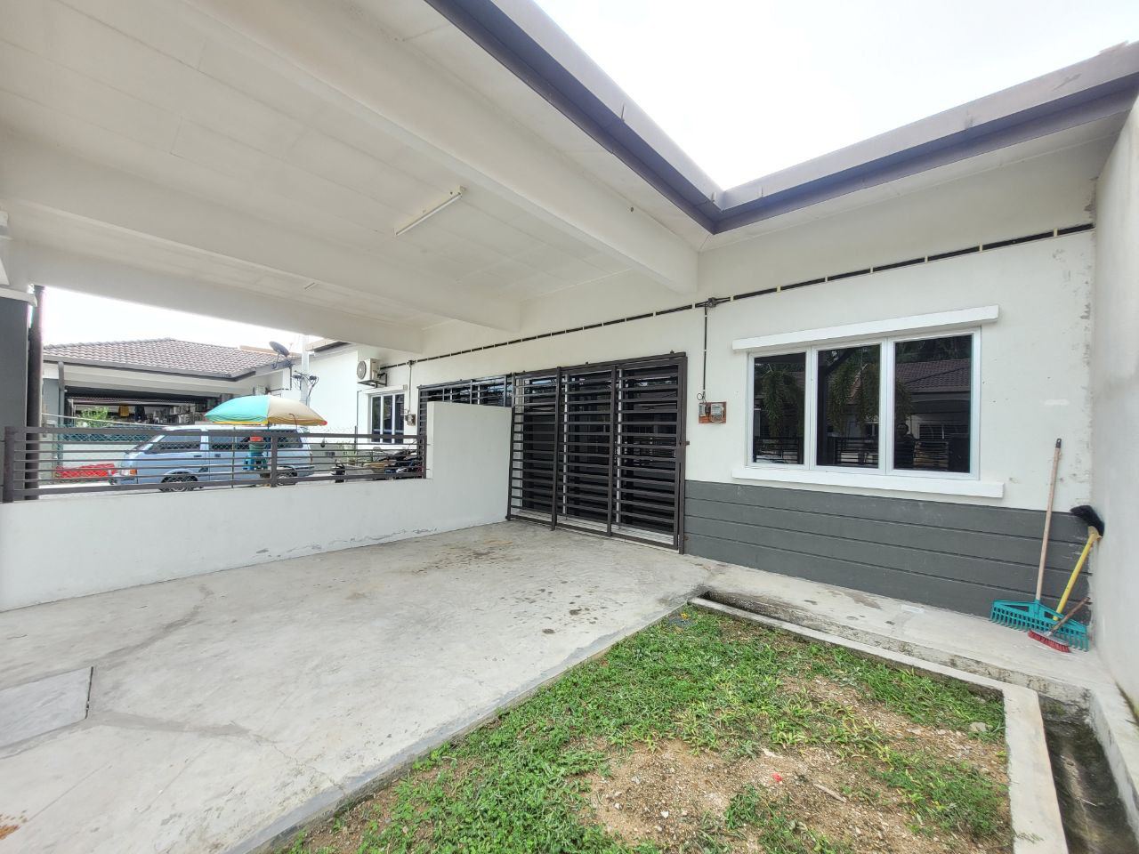 Single Storey Terrace Taman Jalan Ruyung, Kapar - photo 3