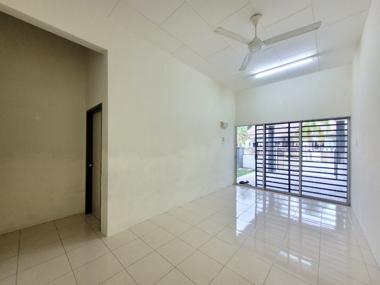 Single Storey Terrace Taman Jalan Ruyung, Kapar - photo 5