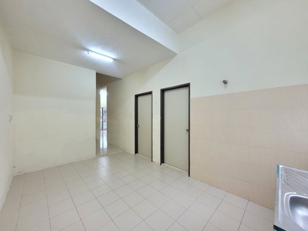 Single Storey Terrace Taman Jalan Ruyung, Kapar - photo 6