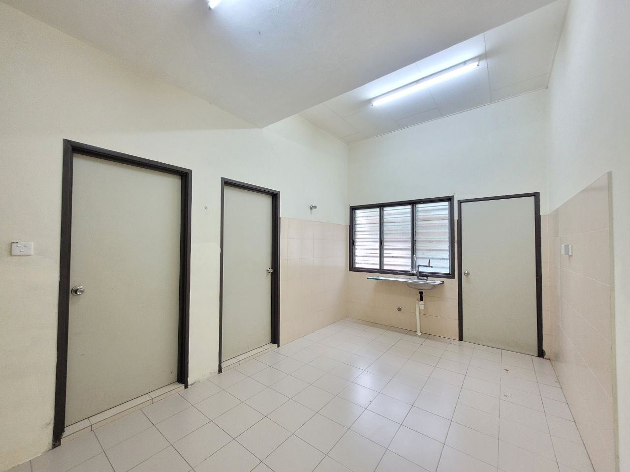 Single Storey Terrace Taman Jalan Ruyung, Kapar - photo 7