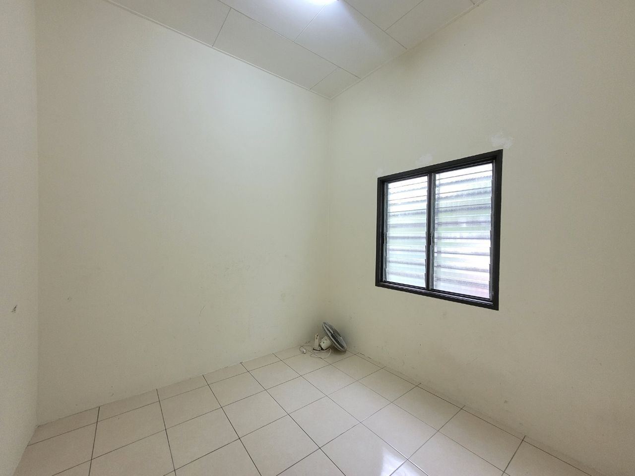 Single Storey Terrace Taman Jalan Ruyung, Kapar - photo 9