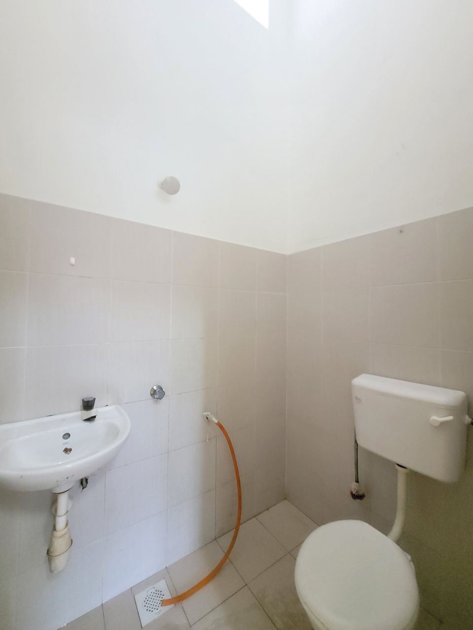 Single Storey Terrace Taman Jalan Ruyung, Kapar - photo 11