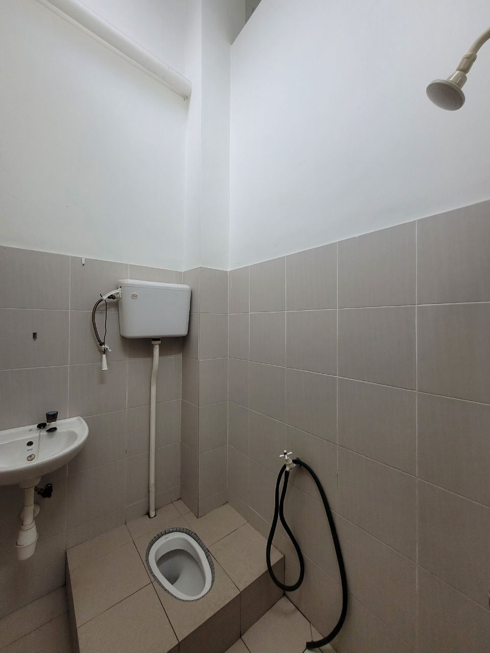 Single Storey Terrace Taman Jalan Ruyung, Kapar - photo 12