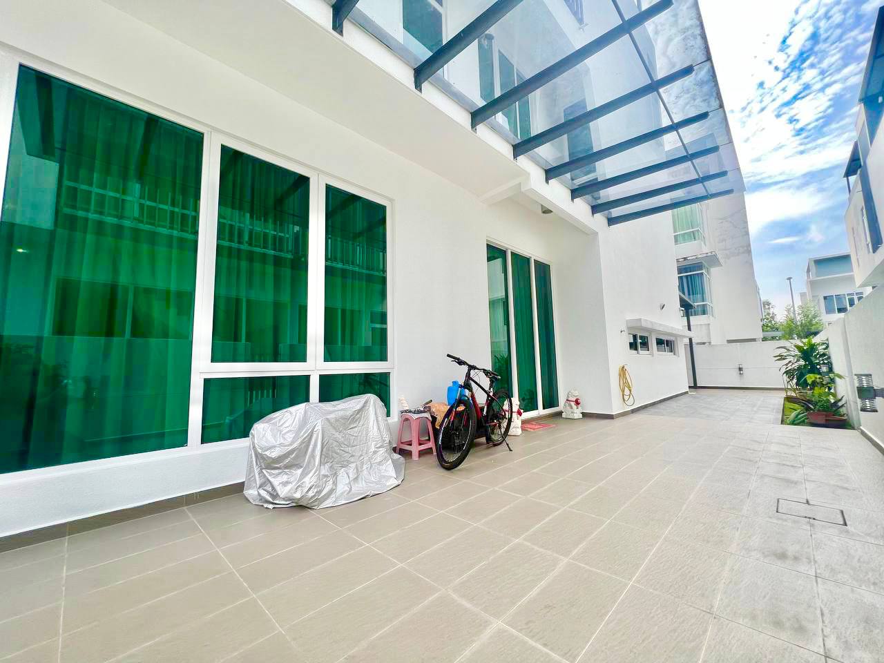 Fully Furnished Bungalow Aspen Garden - photo 4