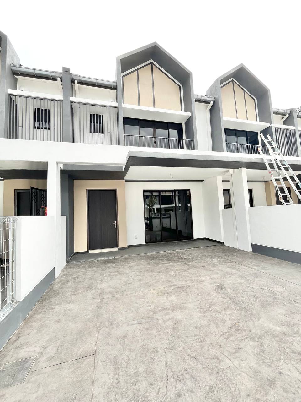 Double Storey Terrace Type LYRA, Bandar Bukit Raja - photo 2