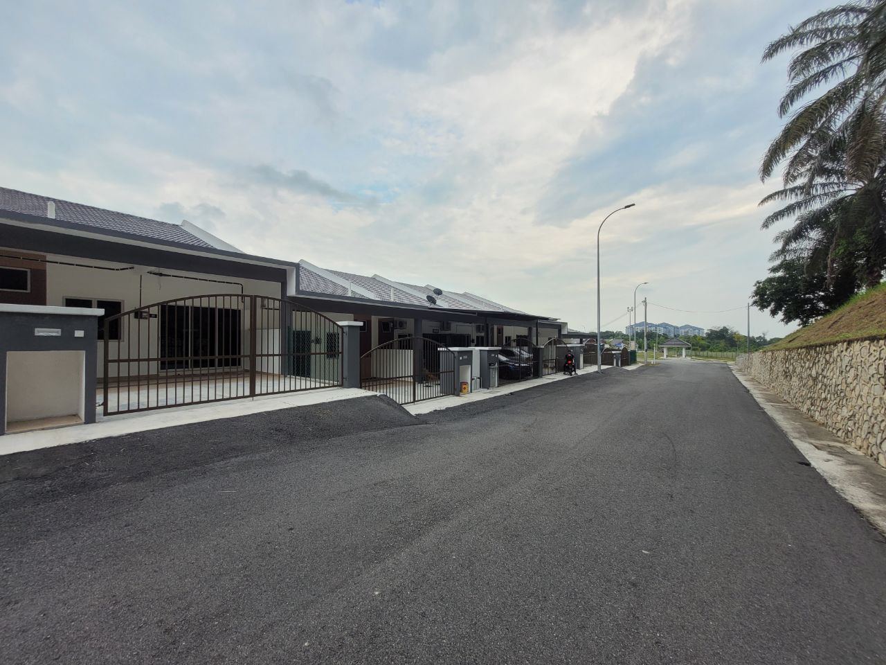 Single Storey Terrace Taman Mayung Teluk Kemang PD - photo 10
