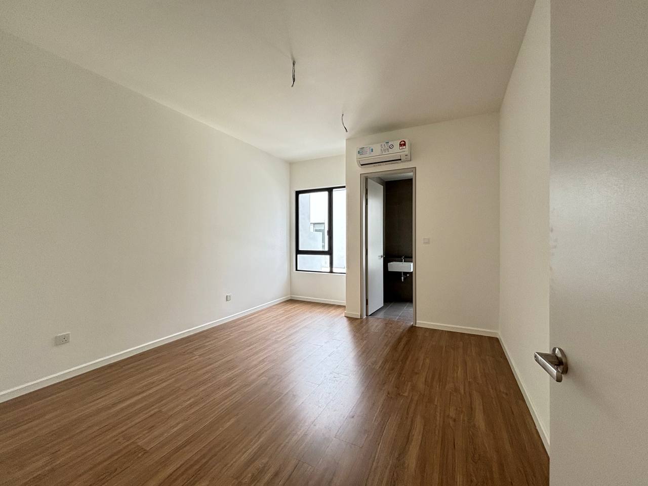 Brand New 2 Storey Superlink LUXURA link Villas - photo 2