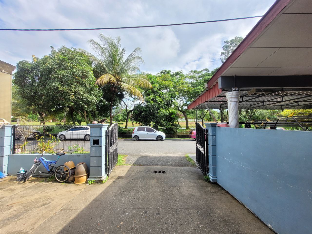 Facing Open 1 Storey Terrace Bandar Springhill PD - photo 4