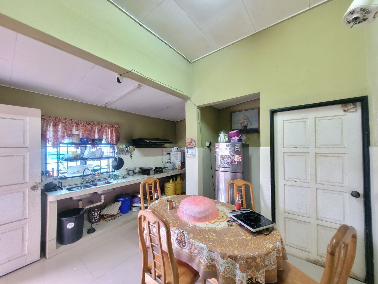 Facing Open 1 Storey Terrace Bandar Springhill PD - photo 6
