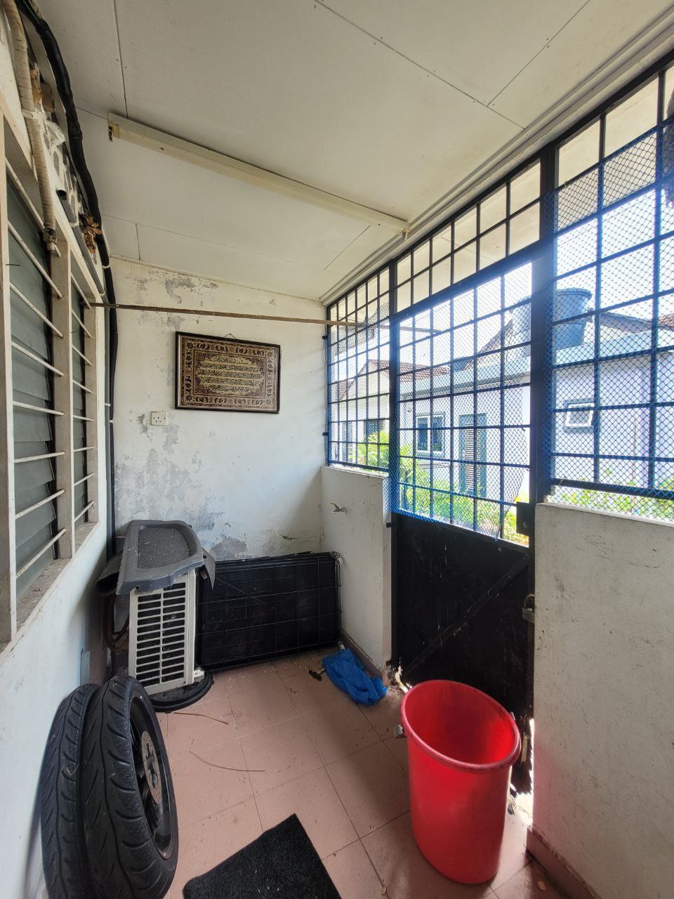 Facing Open 1 Storey Terrace Bandar Springhill PD - photo 7