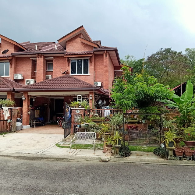Corner Lot Double Storey Taman Alam Budiman, U10