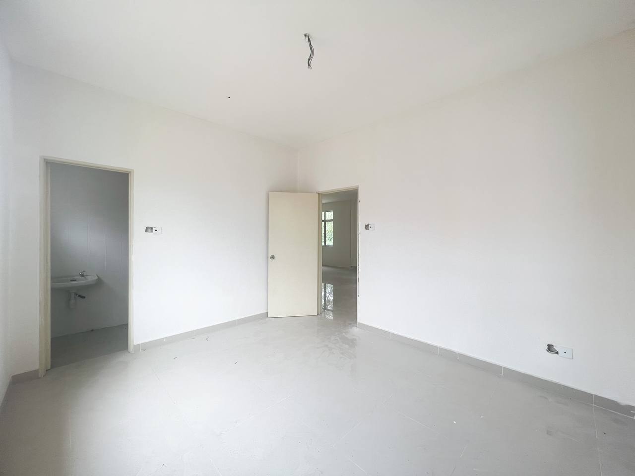 Single Storey Bungalow, Mahkota Hills, Seksyen 11 - photo 3