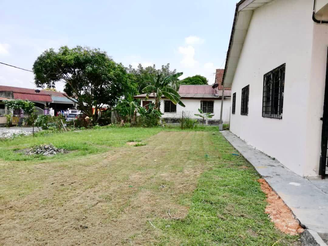 Corner Lot Bandar Rinching, Seksyen 1, Semenyih - photo 2