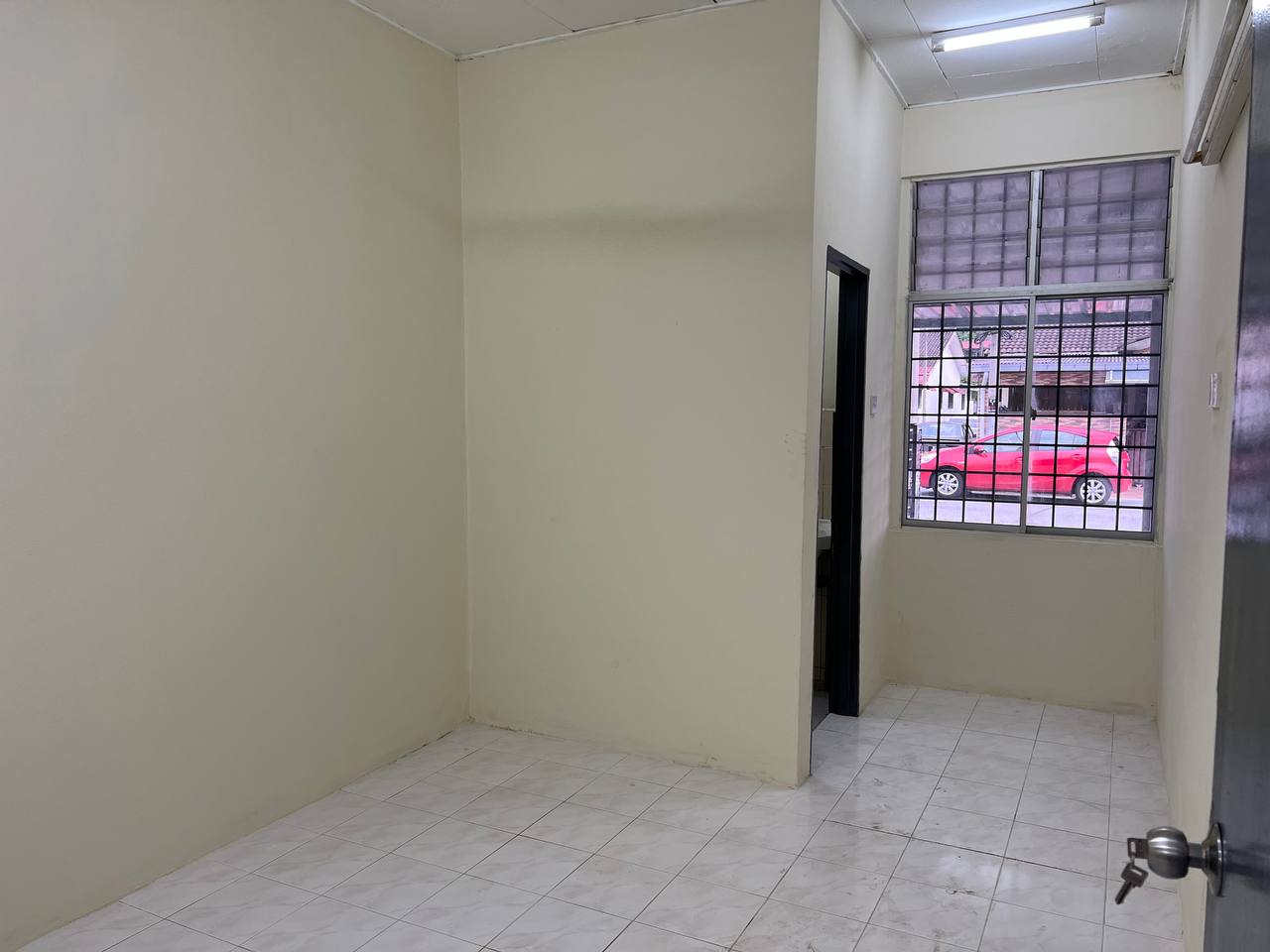 Single Storey Endlot Taman Andalas, Mantin - photo 4