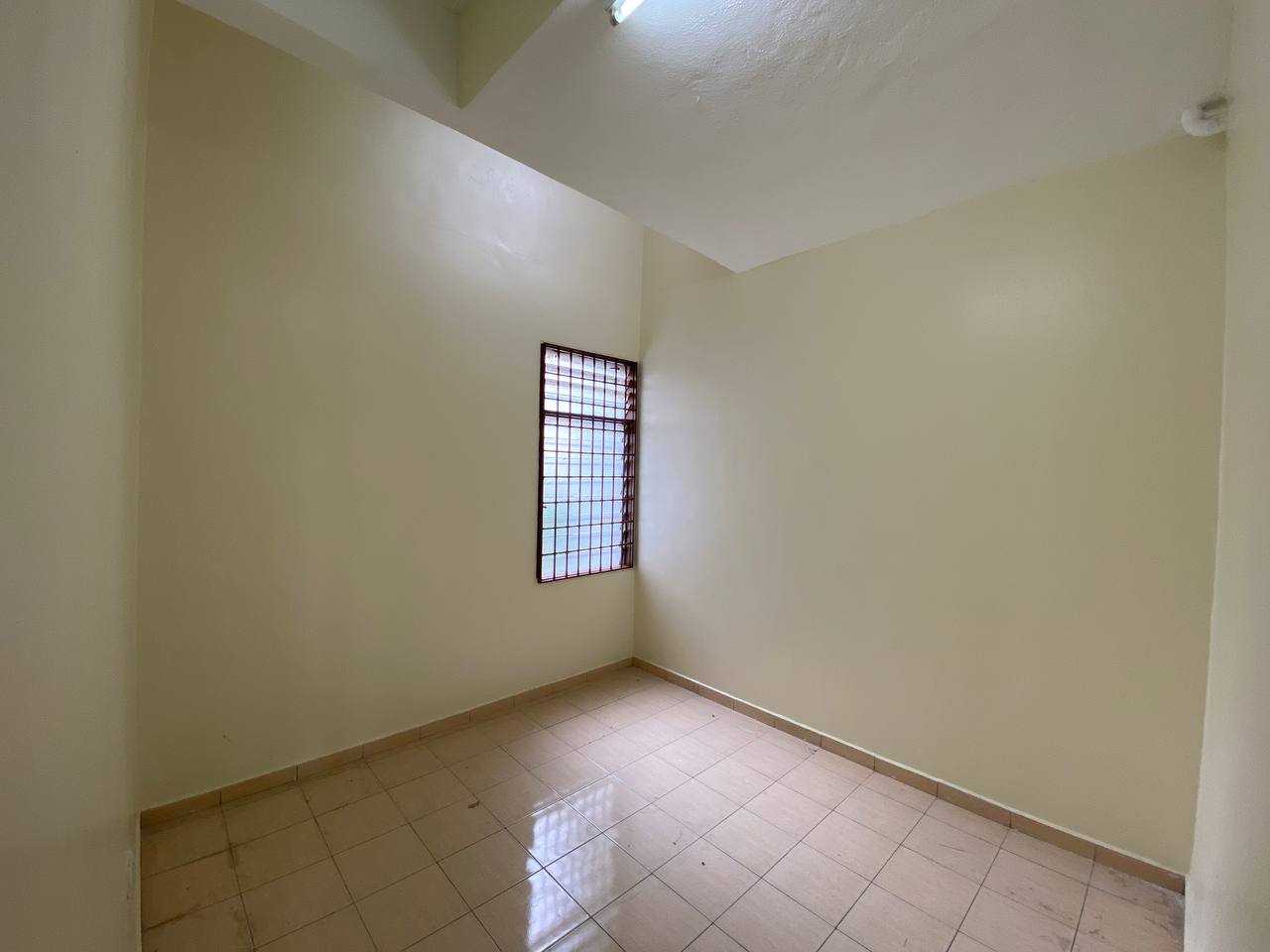Single Storey Terrace Taman Cempaka Senawang - photo 2