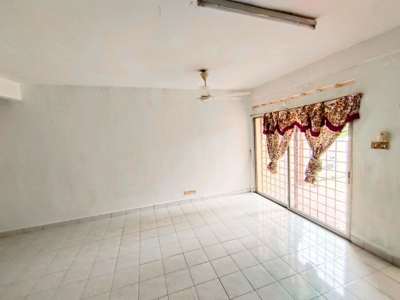 Double Storey Terrace Taman Tasik Jaya Seremban - photo 2