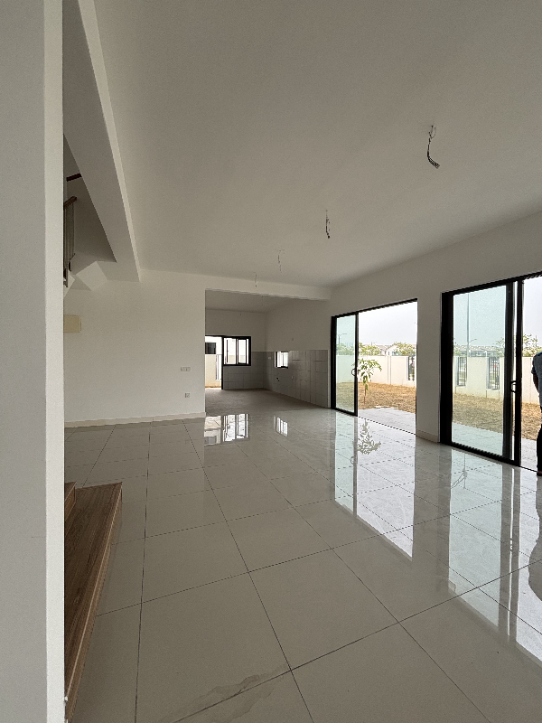 Corner Lot Teres 2 Tingkat Serenia Aiora, Serenia City, Sepang - photo 2