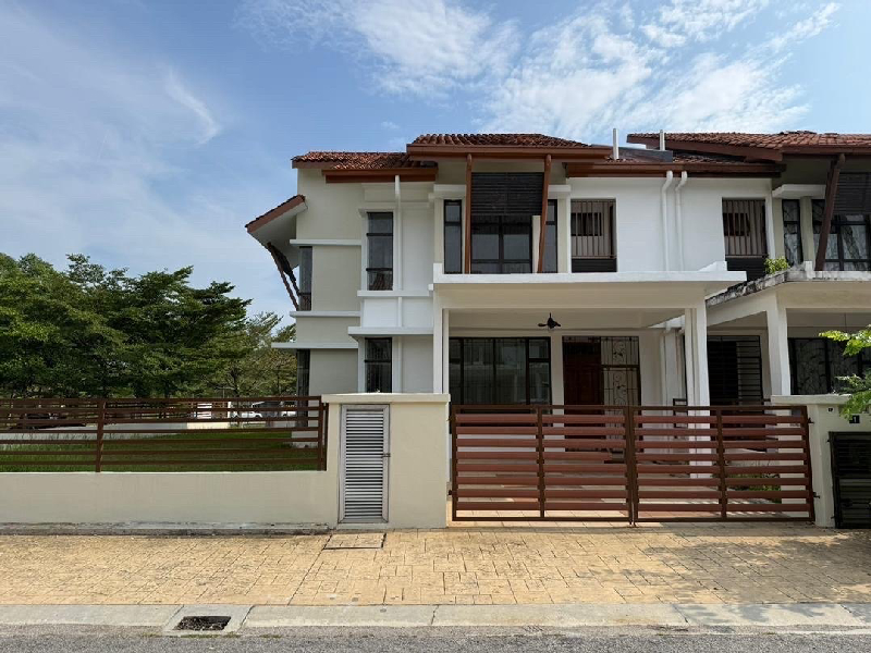 TERES 2 TINGKAT CORNER LOT ALAM SARI (ILMIA 2), BANGI / KAJANG-CORNER LOT