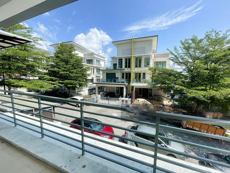 3 Storey Semi D, Taman Vista Hill, Bandar Mahkota - photo 2
