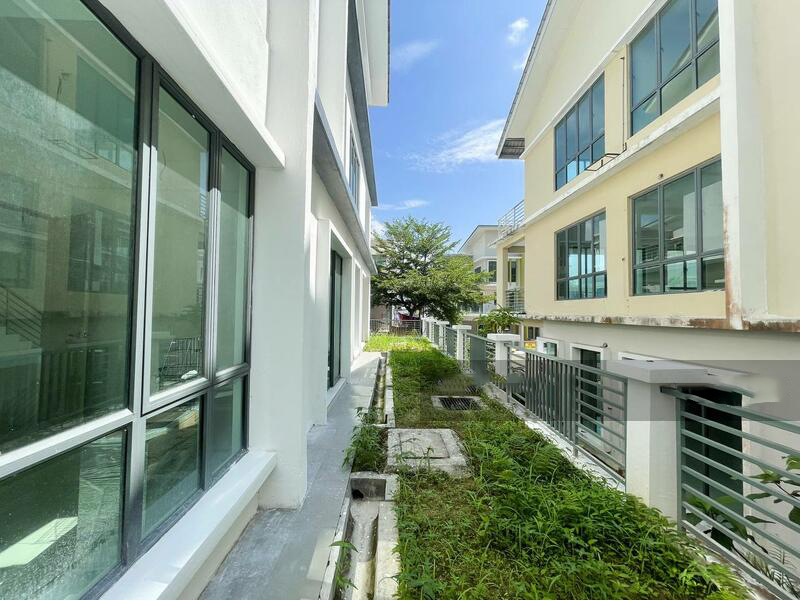 3 Storey Semi D, Taman Vista Hill, Bandar Mahkota - photo 3
